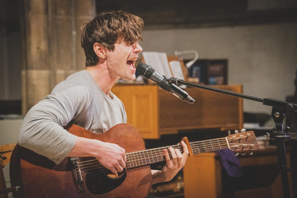 A singer with a guitar